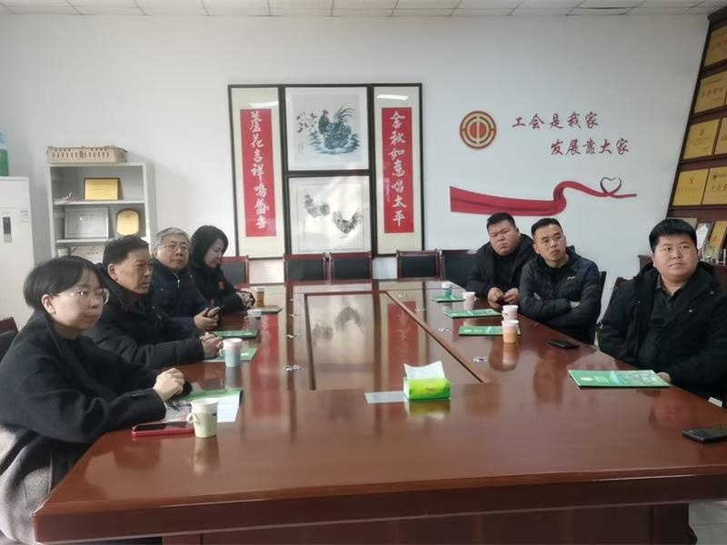 汶上縣次邱鎮(zhèn)第 一書記趙月虎來(lái)金秋農(nóng)牧公司開展汶上蘆花雞產(chǎn)業(yè)發(fā)展情況調(diào)研